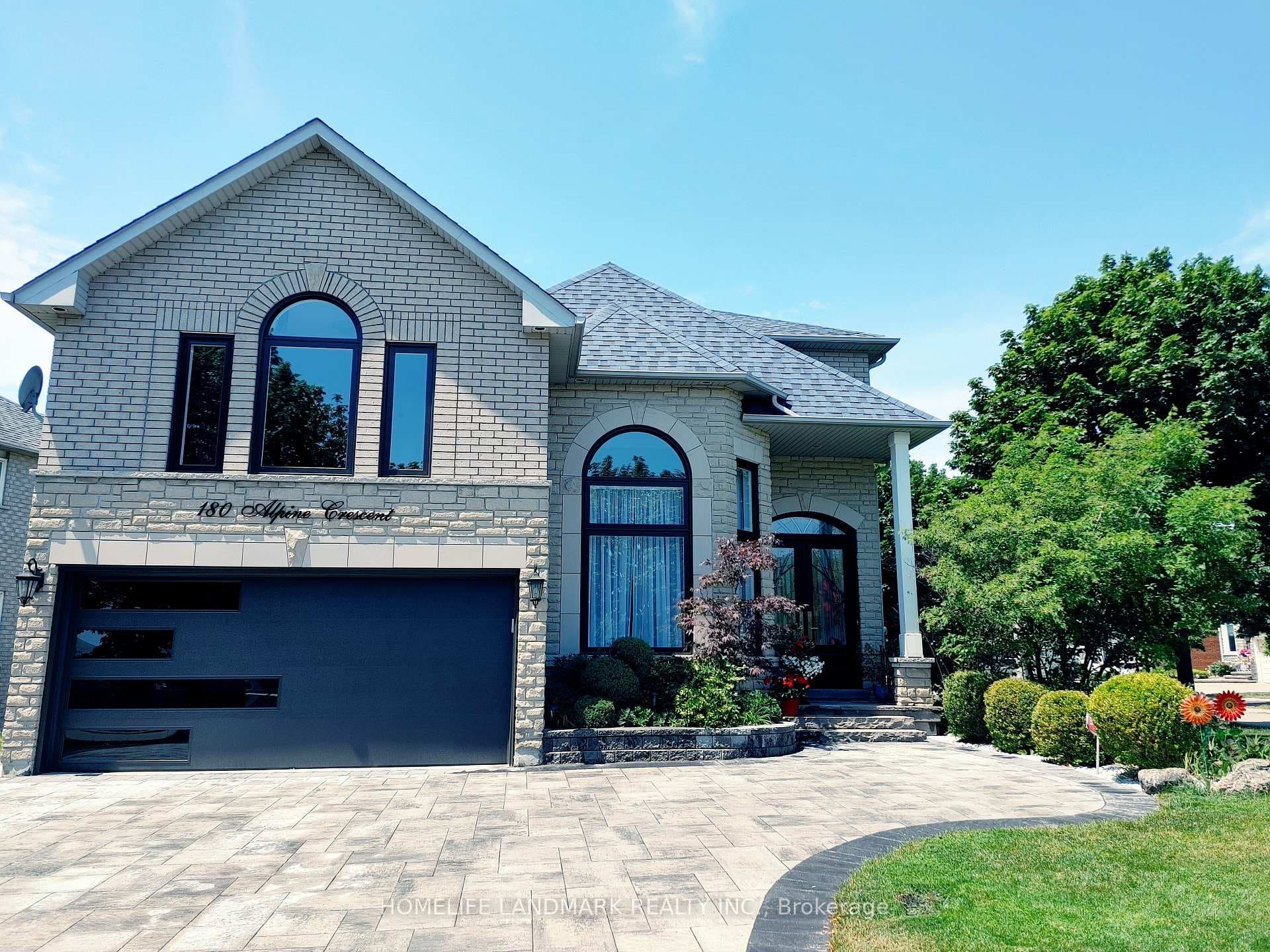 180 Alpine Crescent photo 1