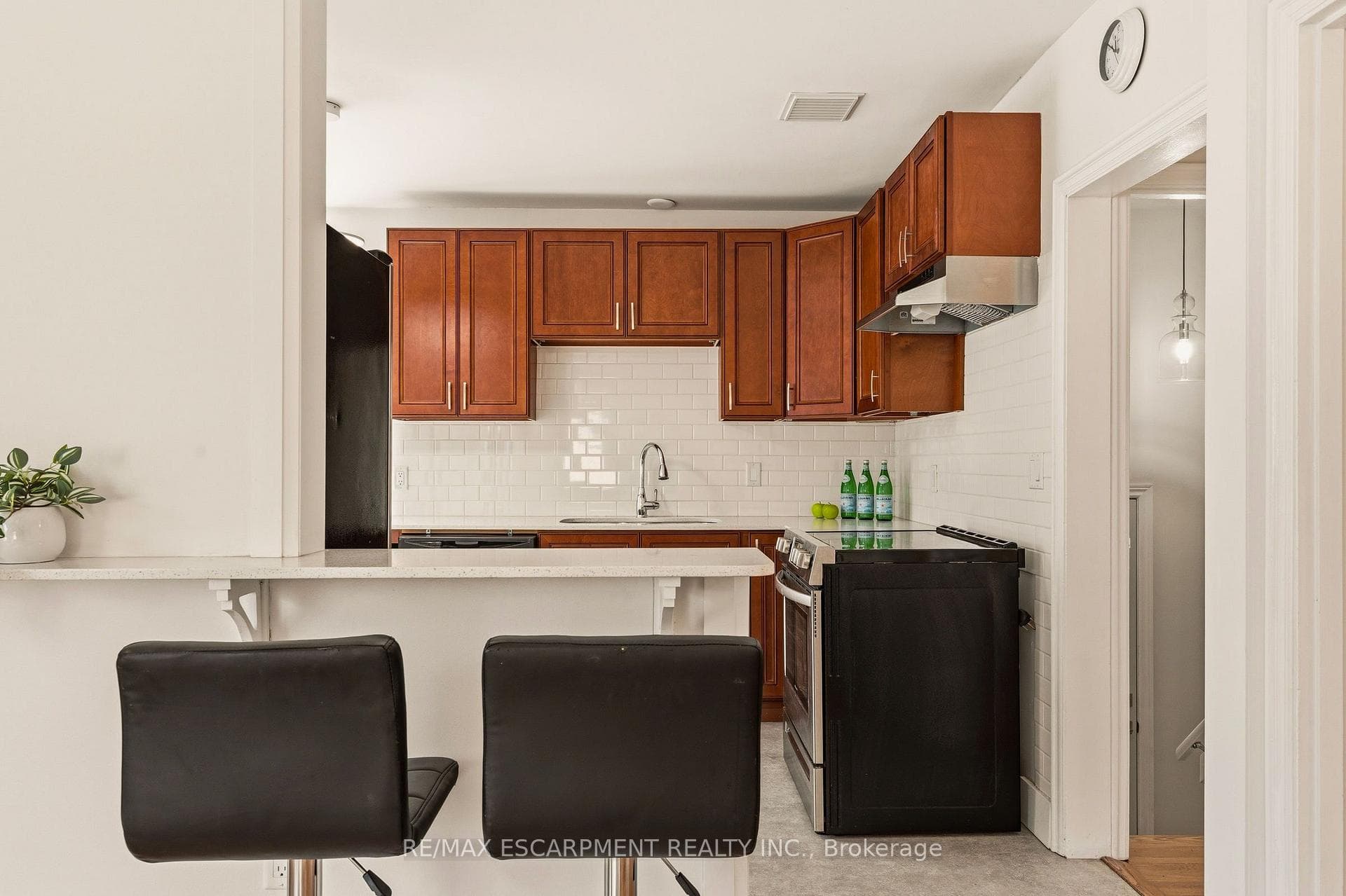 31 CAMERON Avenue photo 8