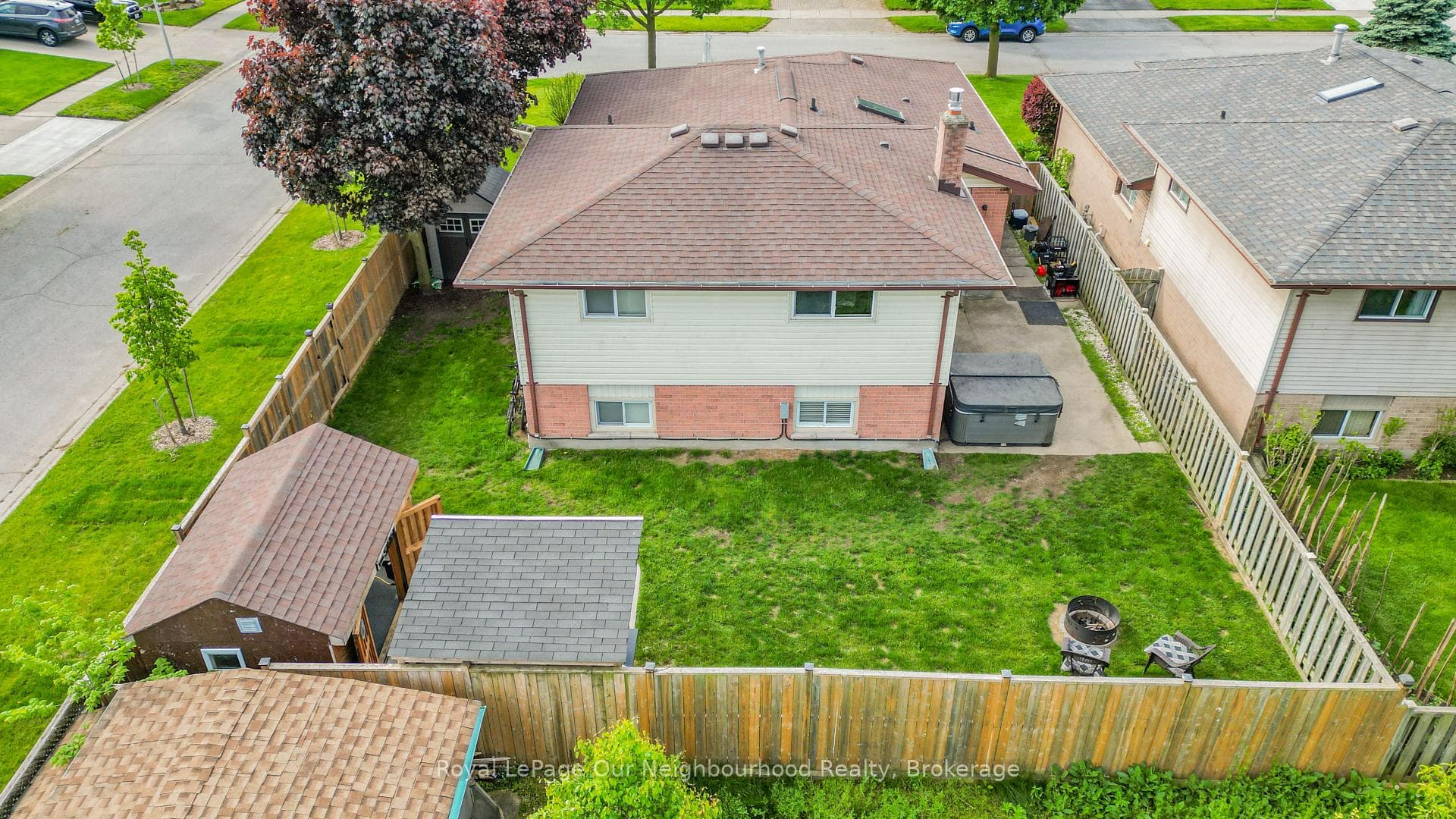 2 Woodfern Road photo 42