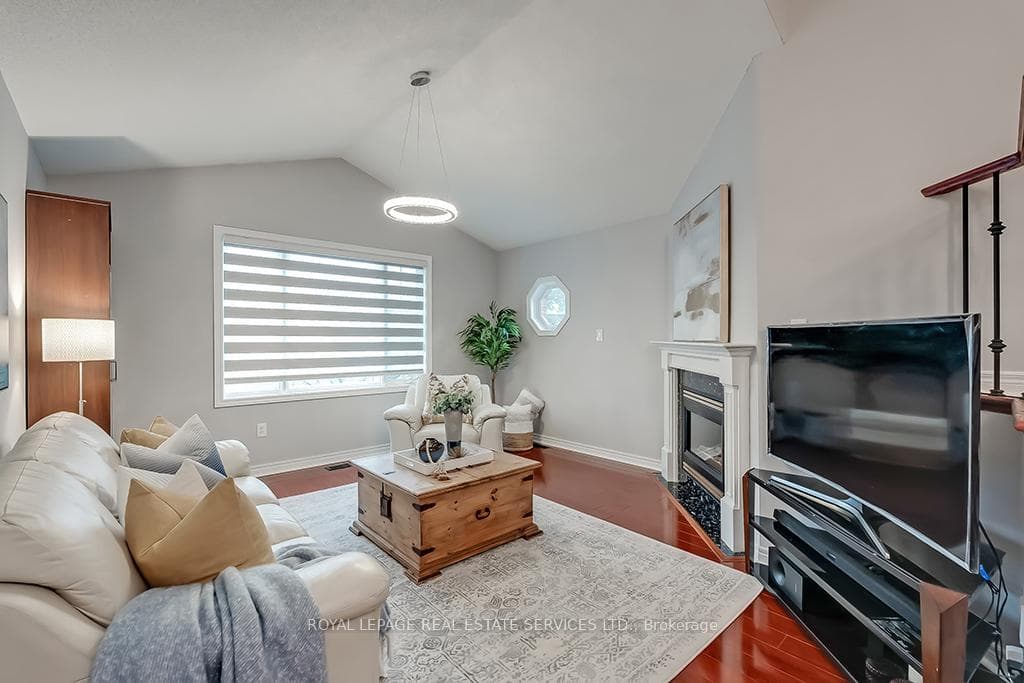 2060 Westmount Drive photo 14