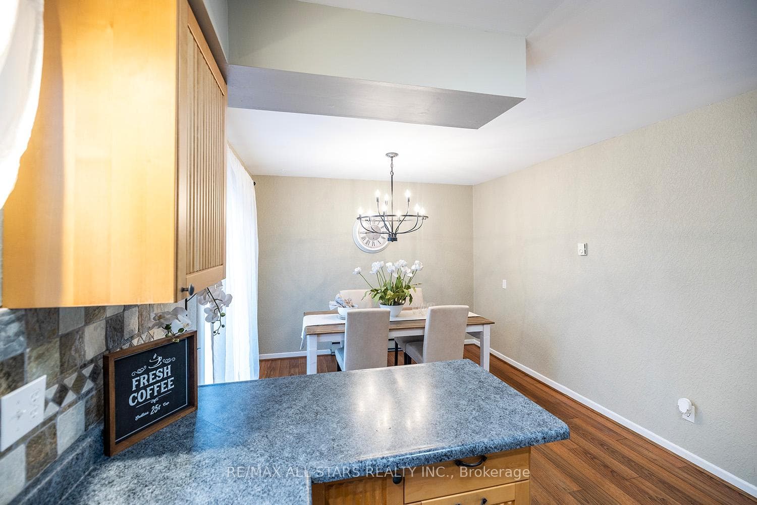 427 Kenny Court photo 5