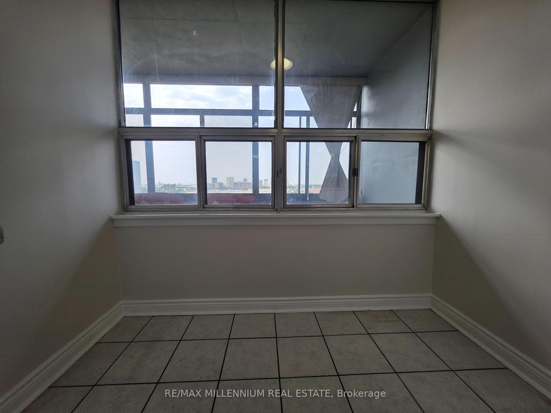 15 Kensington Rd Road Unit 1512 photo 42