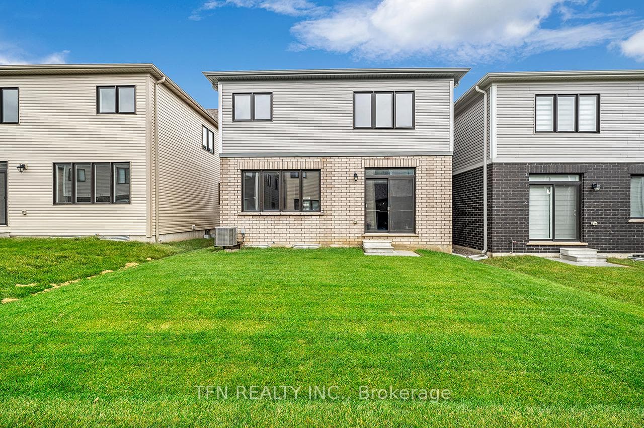 9 Wintergreen Crescent photo 35