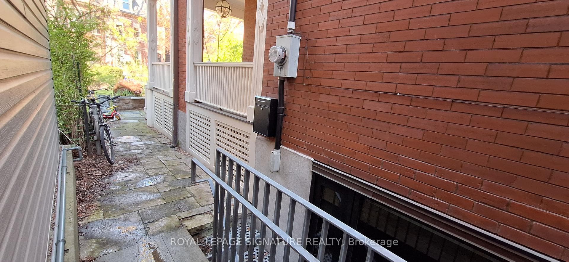 379 Berkeley Street Unit Lower photo 14