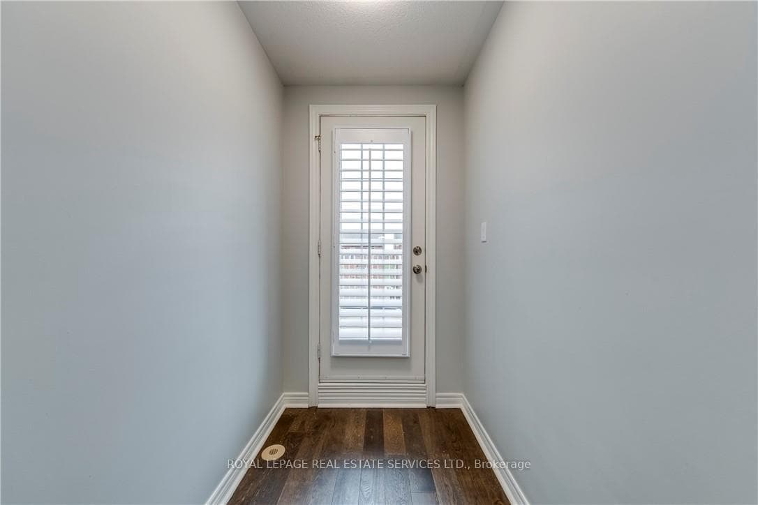 5488 Tenth Line photo 23