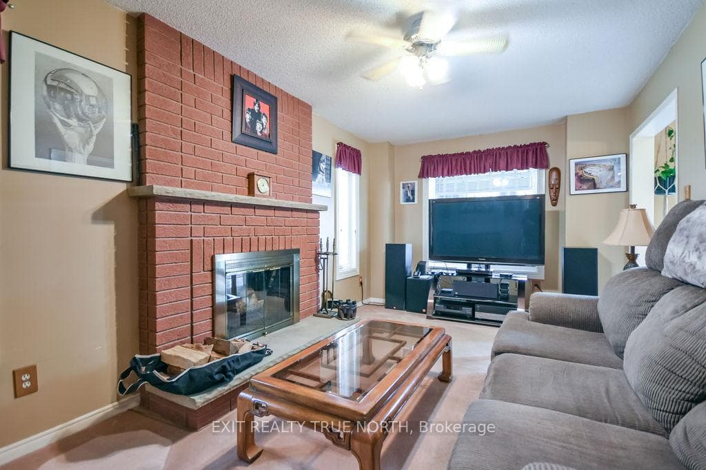 53 Etherington Crescent photo 7