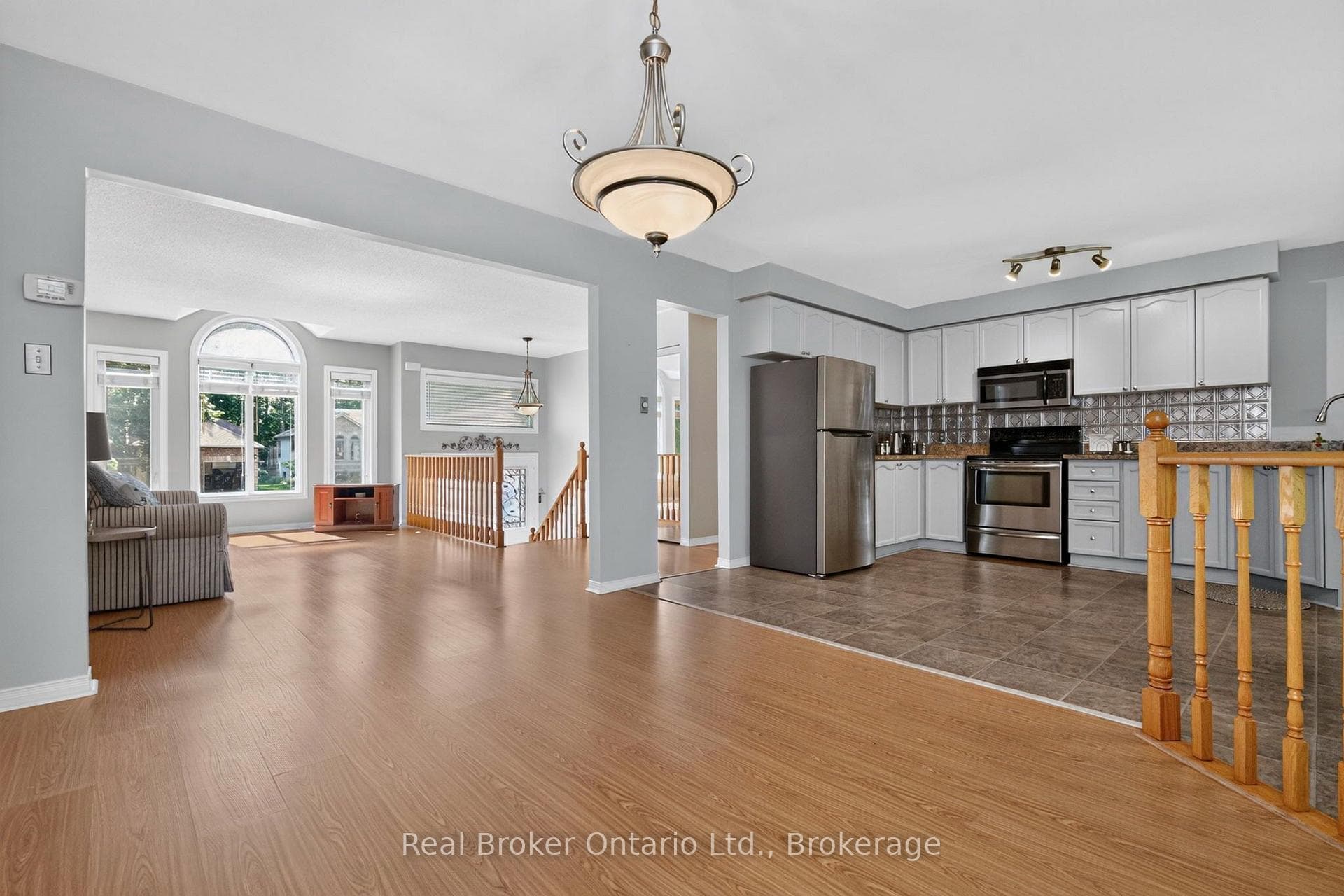 47 Timberland Crescent photo 6