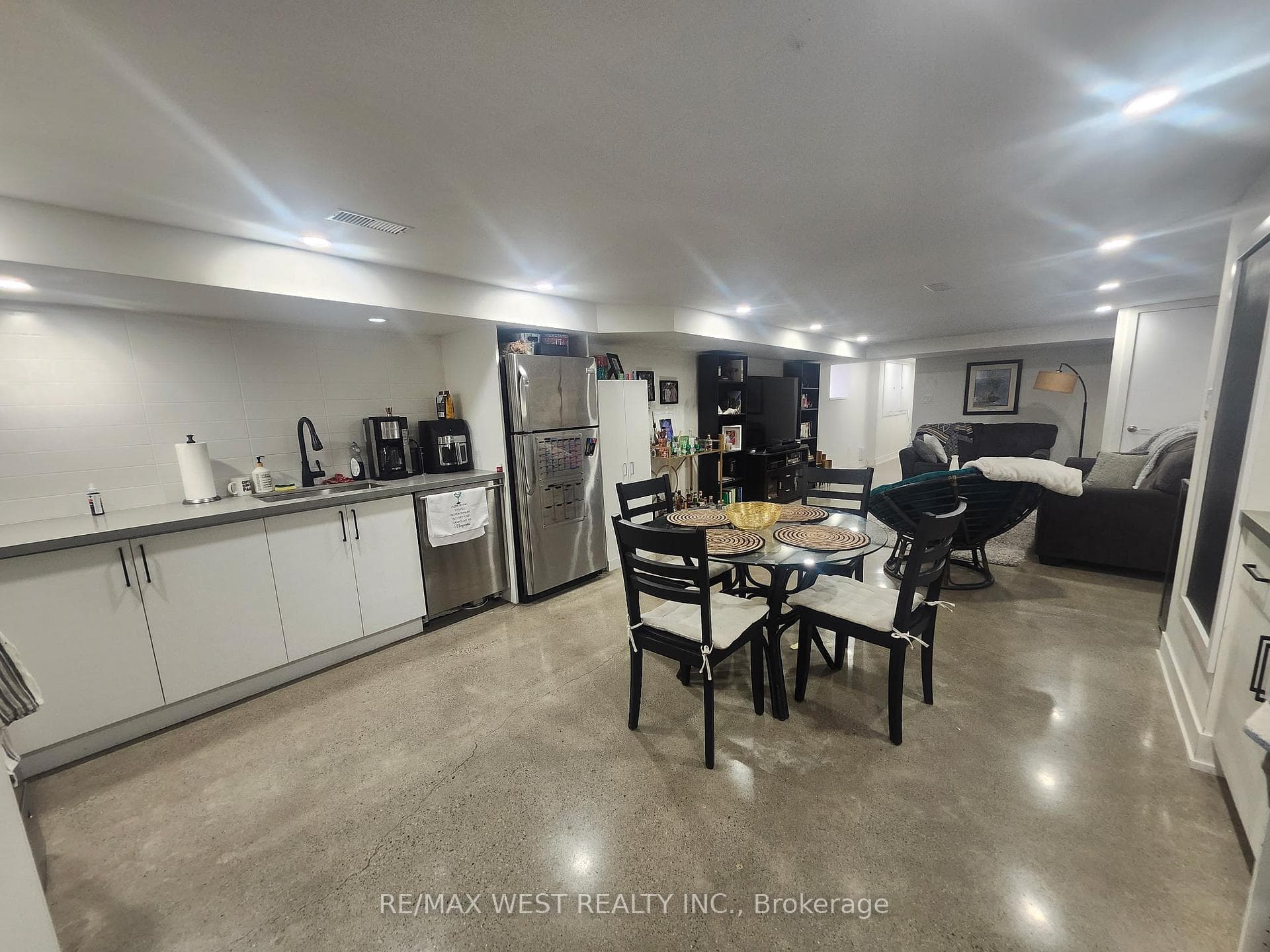 967 Dovercourt Road Unit Basement photo 14