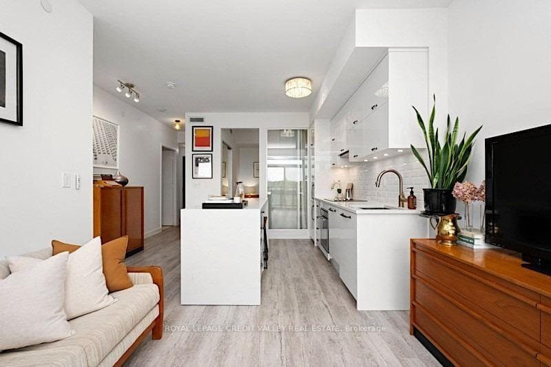 106 Dovercourt Road Unit 611 photo 14