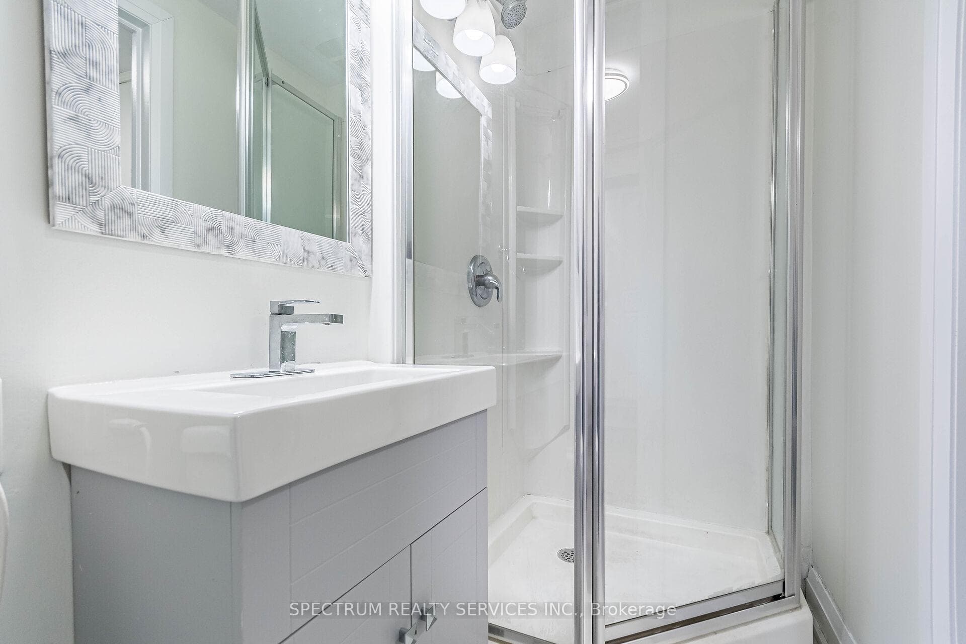 135 East Avenue photo 23