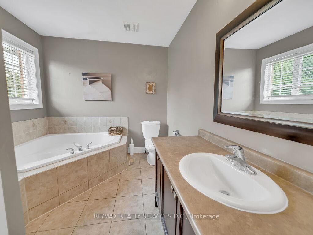 122 Dells Crescent photo 22