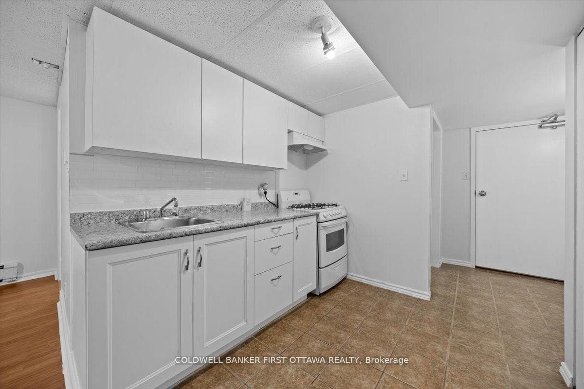 902 Watson Street photo 19