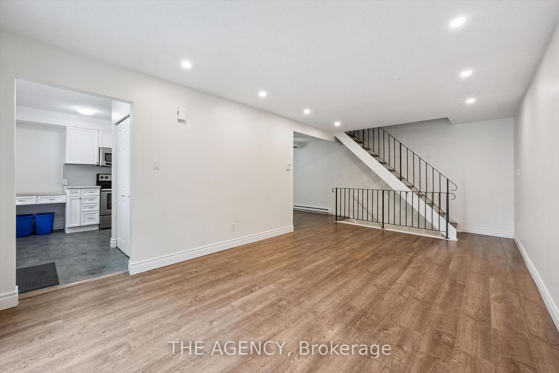410 SCOTTSDALE Drive photo 5