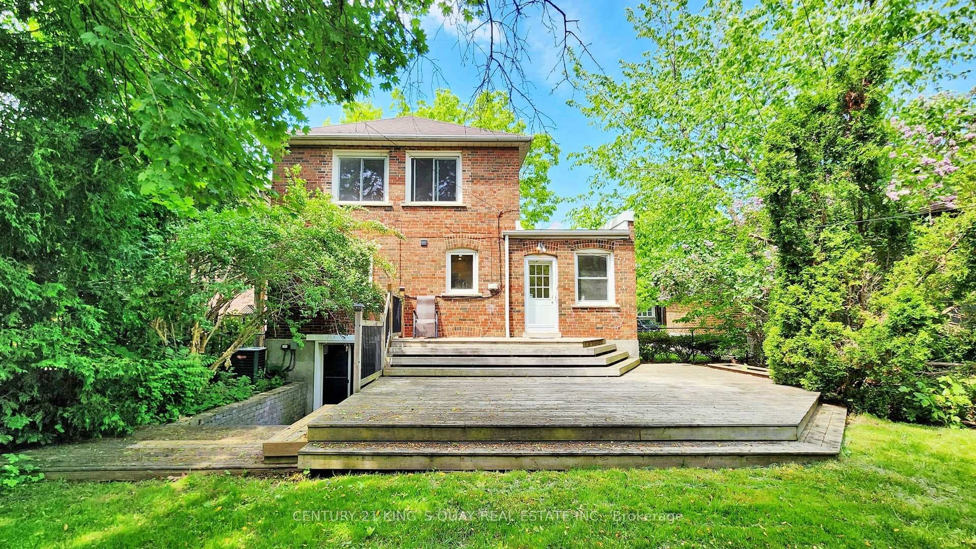 137 Lawrence Avenue photo 33