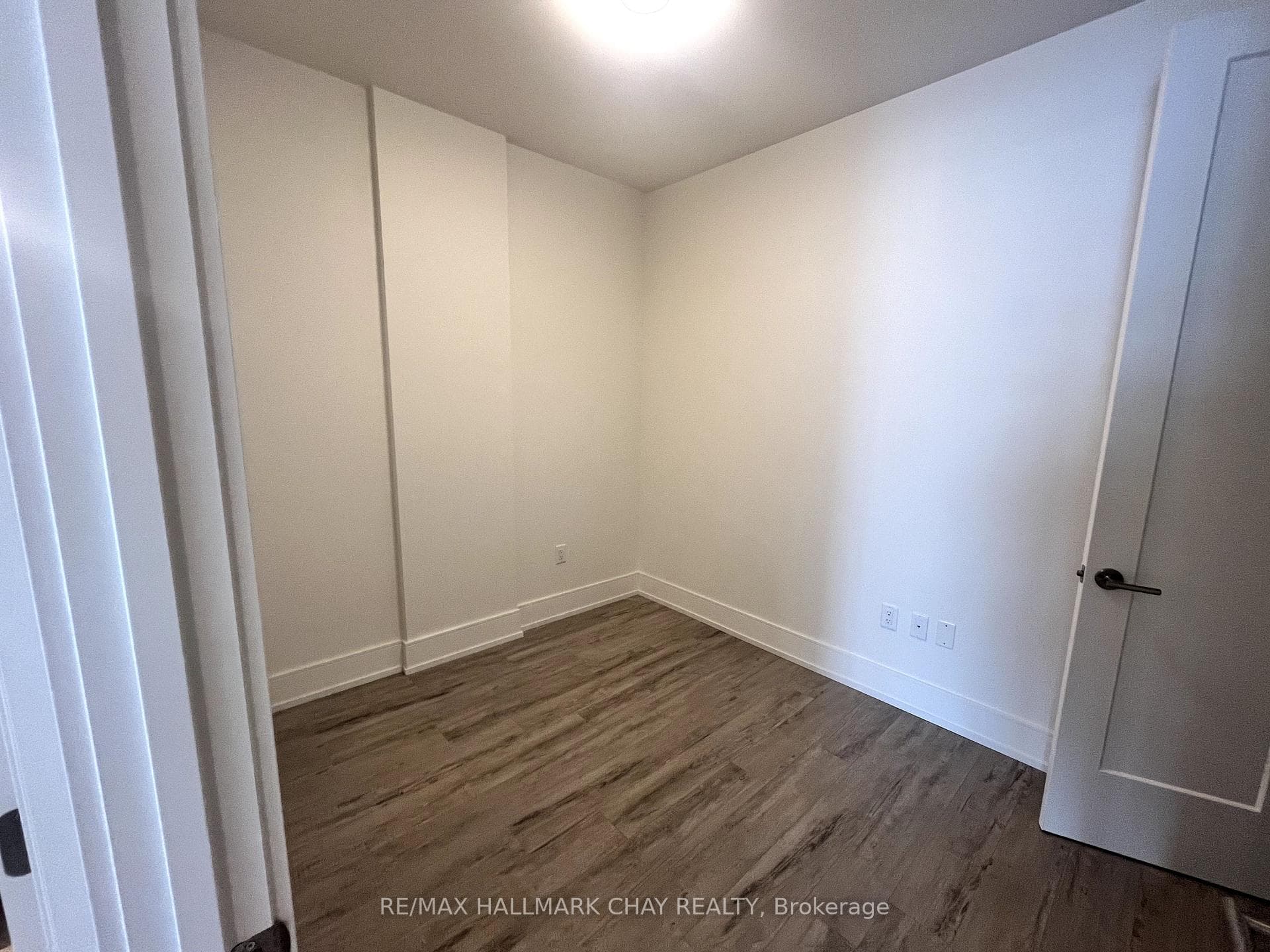 185 Dunlop Street Unit 908 photo 16