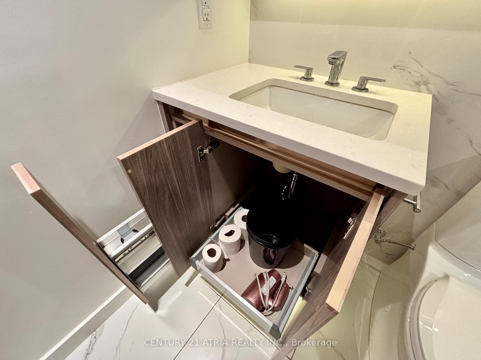 27 Mcmahon Drive Unit 1011 photo 15