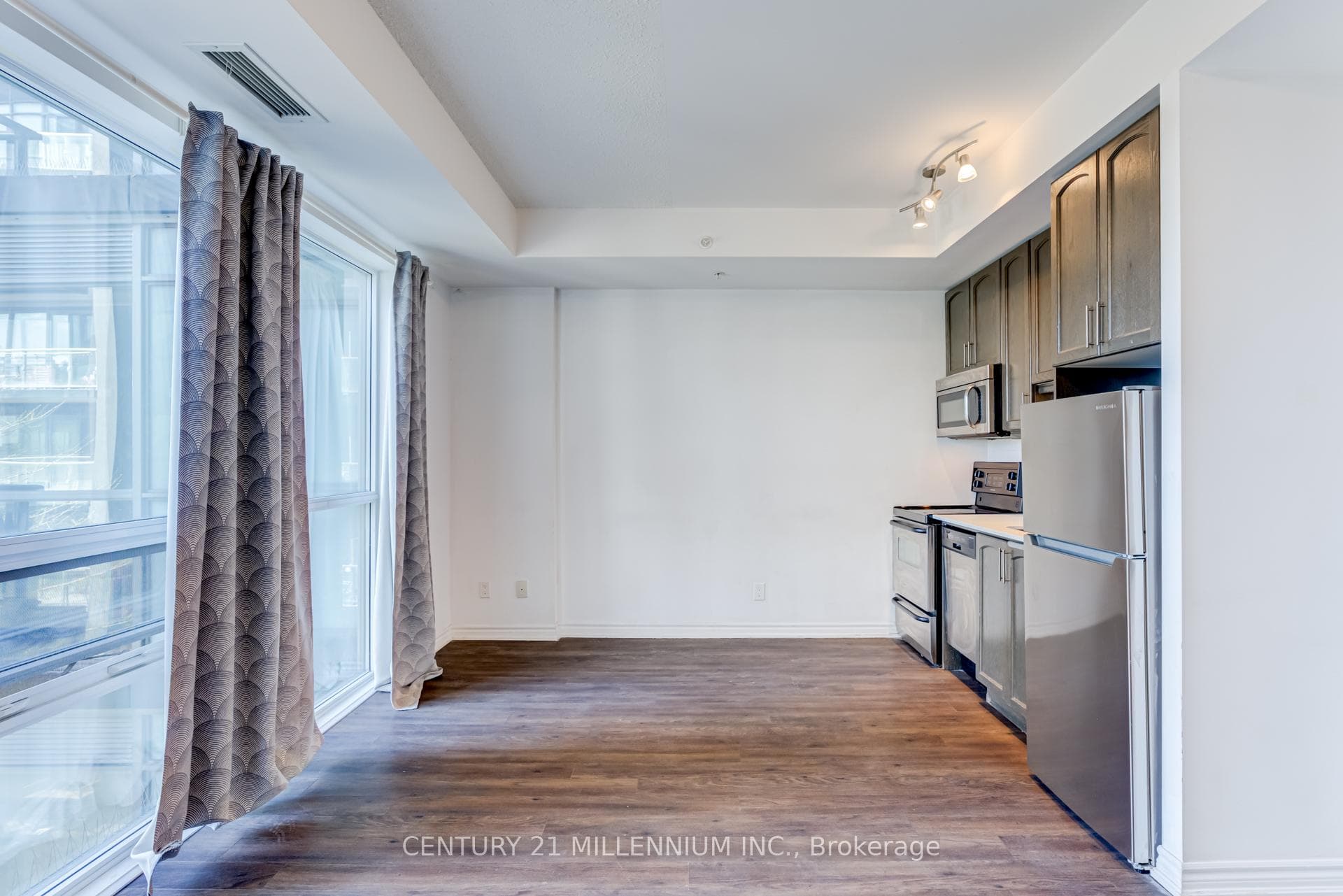 15 James Finlay Way Unit 821 photo 11