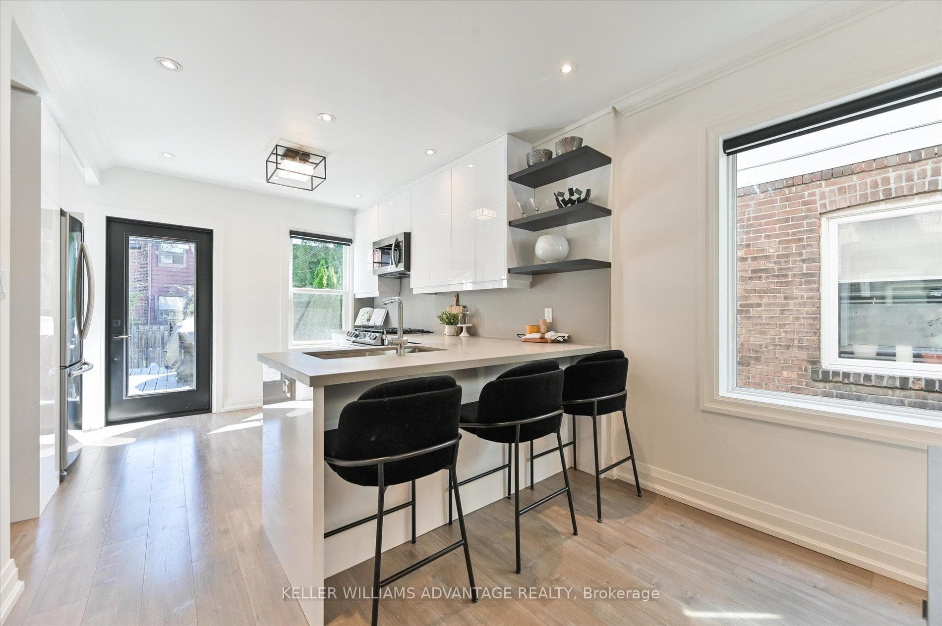 5 Kent Road photo 7