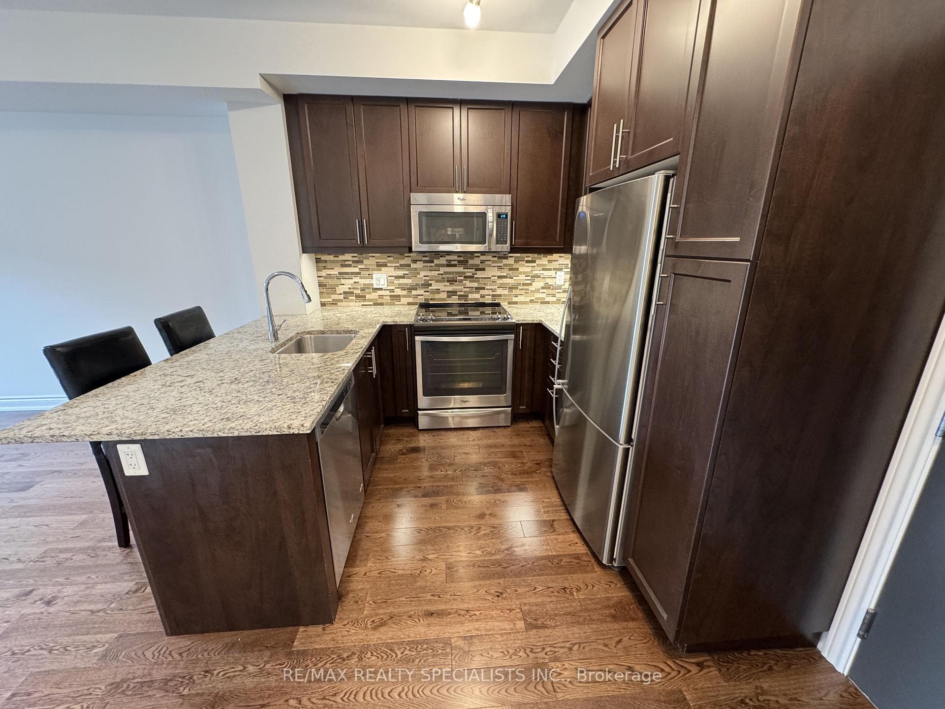 3170 Erin Mills Parkway Unit 319 photo 4