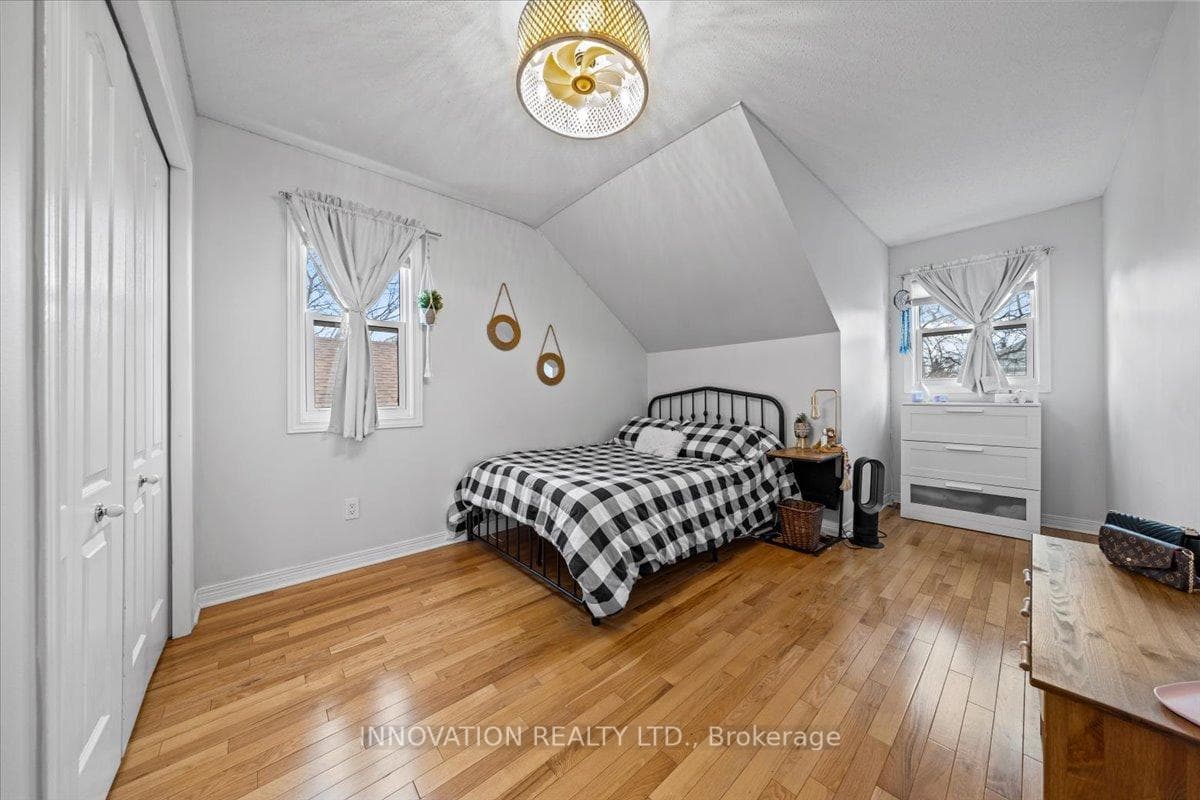4 Newborough Crescent photo 25
