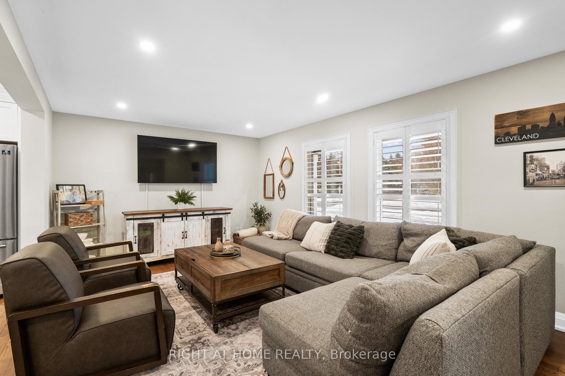 41 Amberly Boulevard photo 6