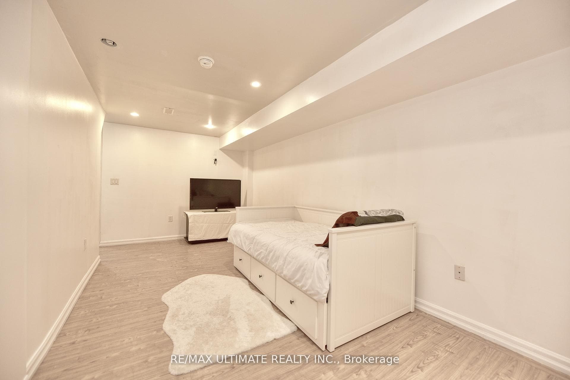 227 Earlscourt Avenue photo 28