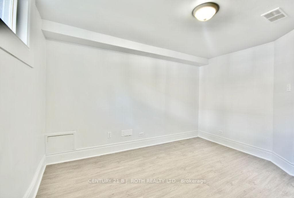124 Berczy Street photo 34