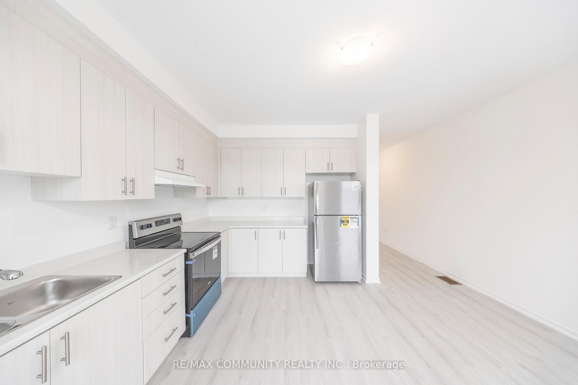 211 Monarch Avenue photo 22