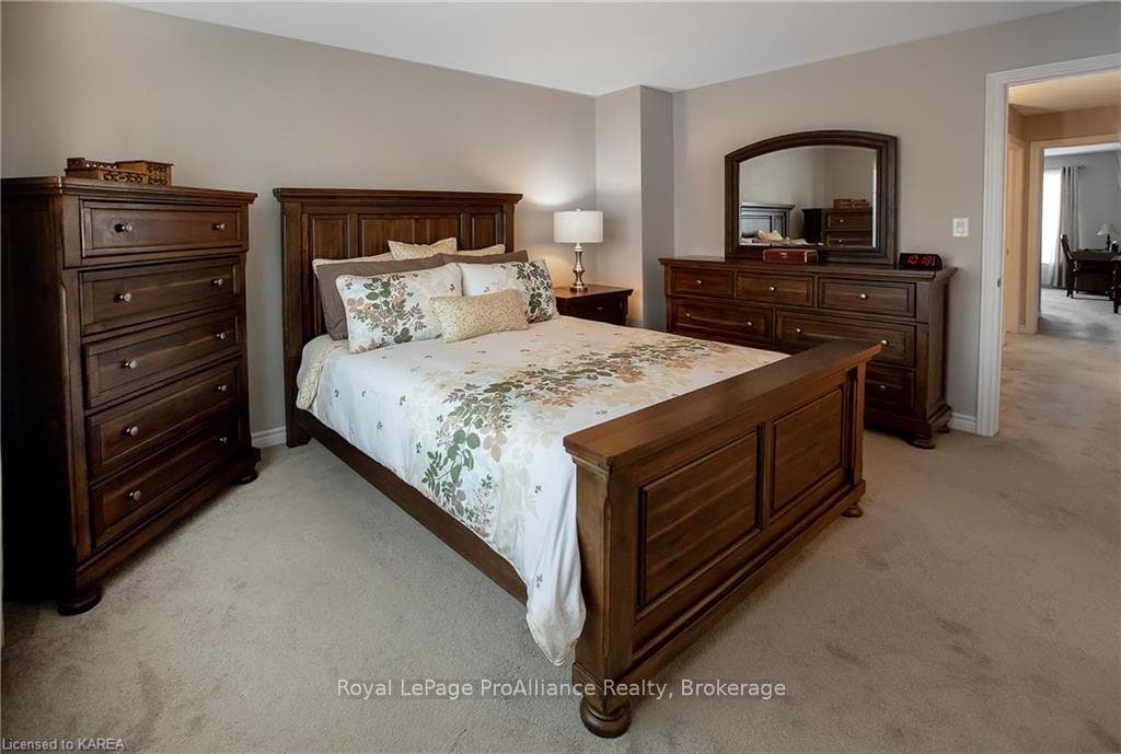 1084 HORIZON Drive photo 12