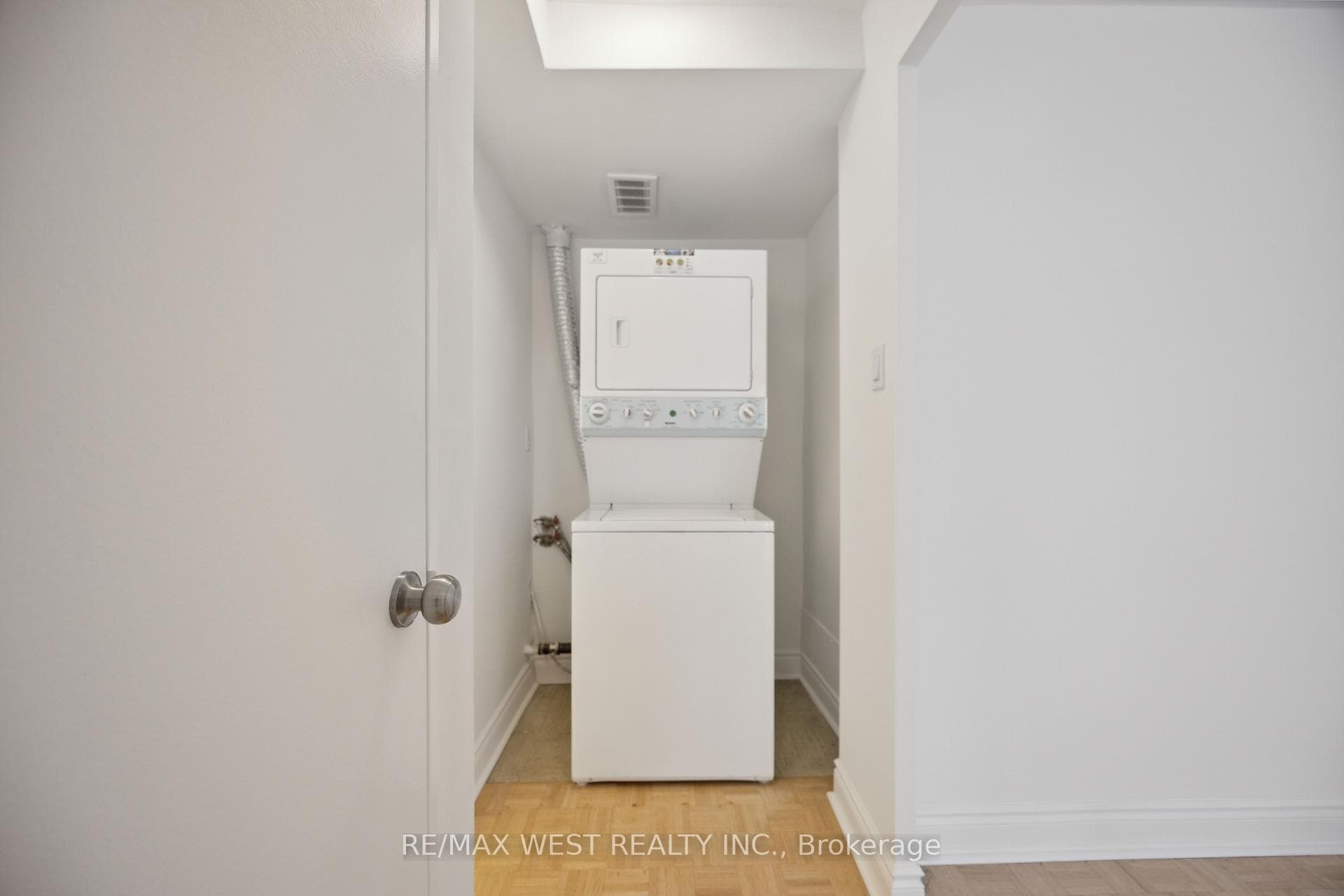 21 Elizabeth Street Unit 403 photo 16