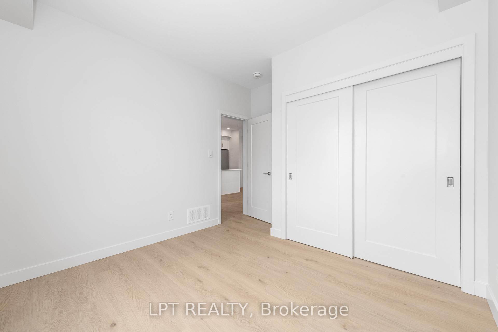 250 Shakespeare Street Unit 2 photo 5
