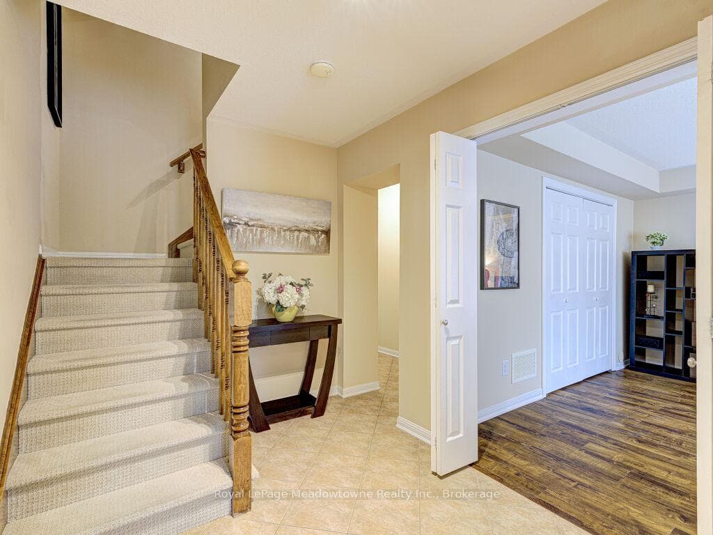 220 Magurn Gate photo 8
