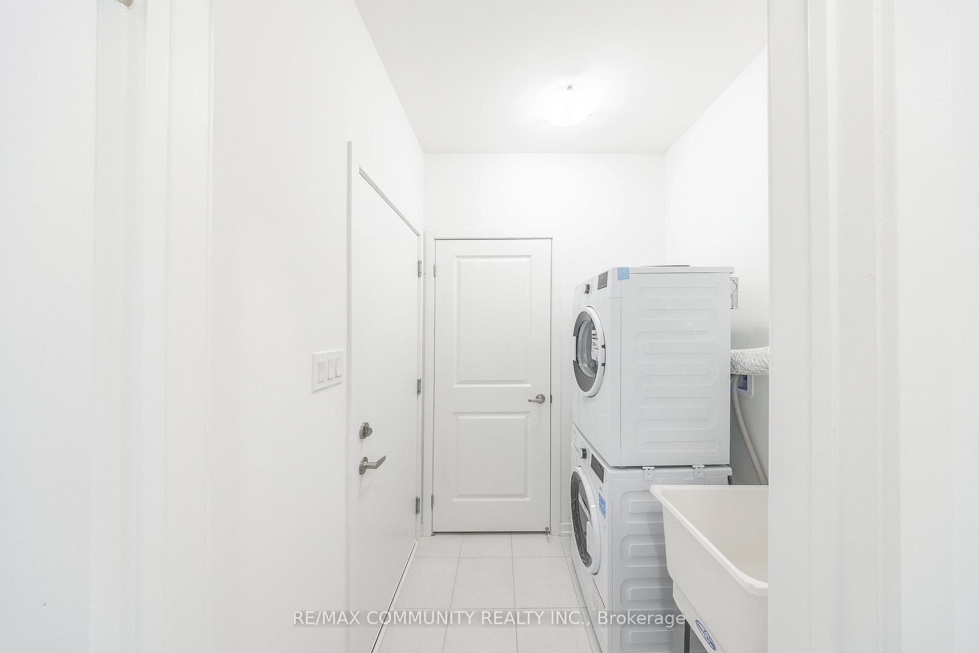 211 Monarch Avenue photo 14