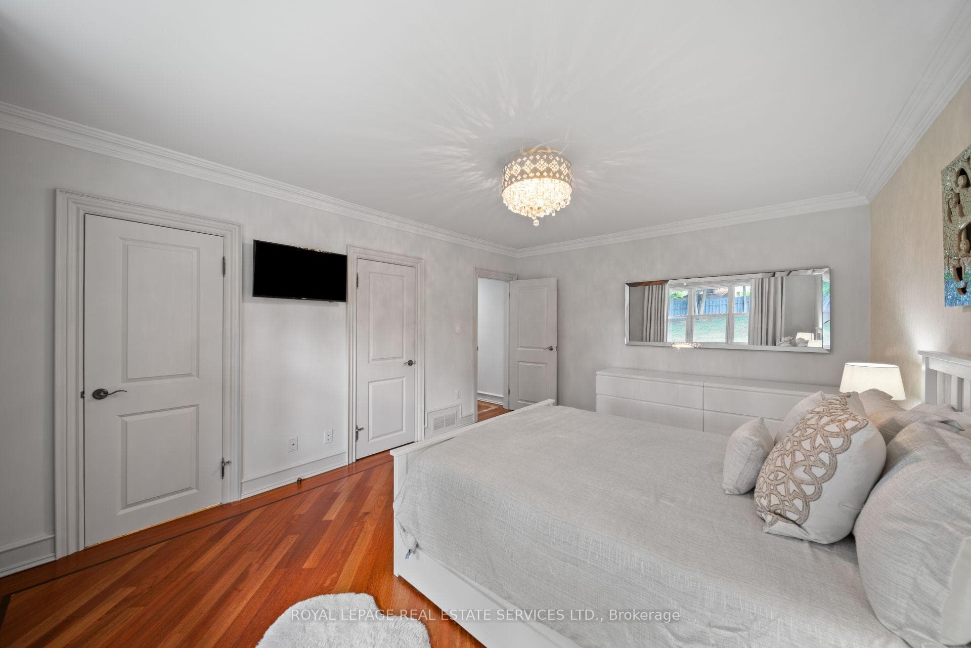 1592 Islington Avenue photo 18