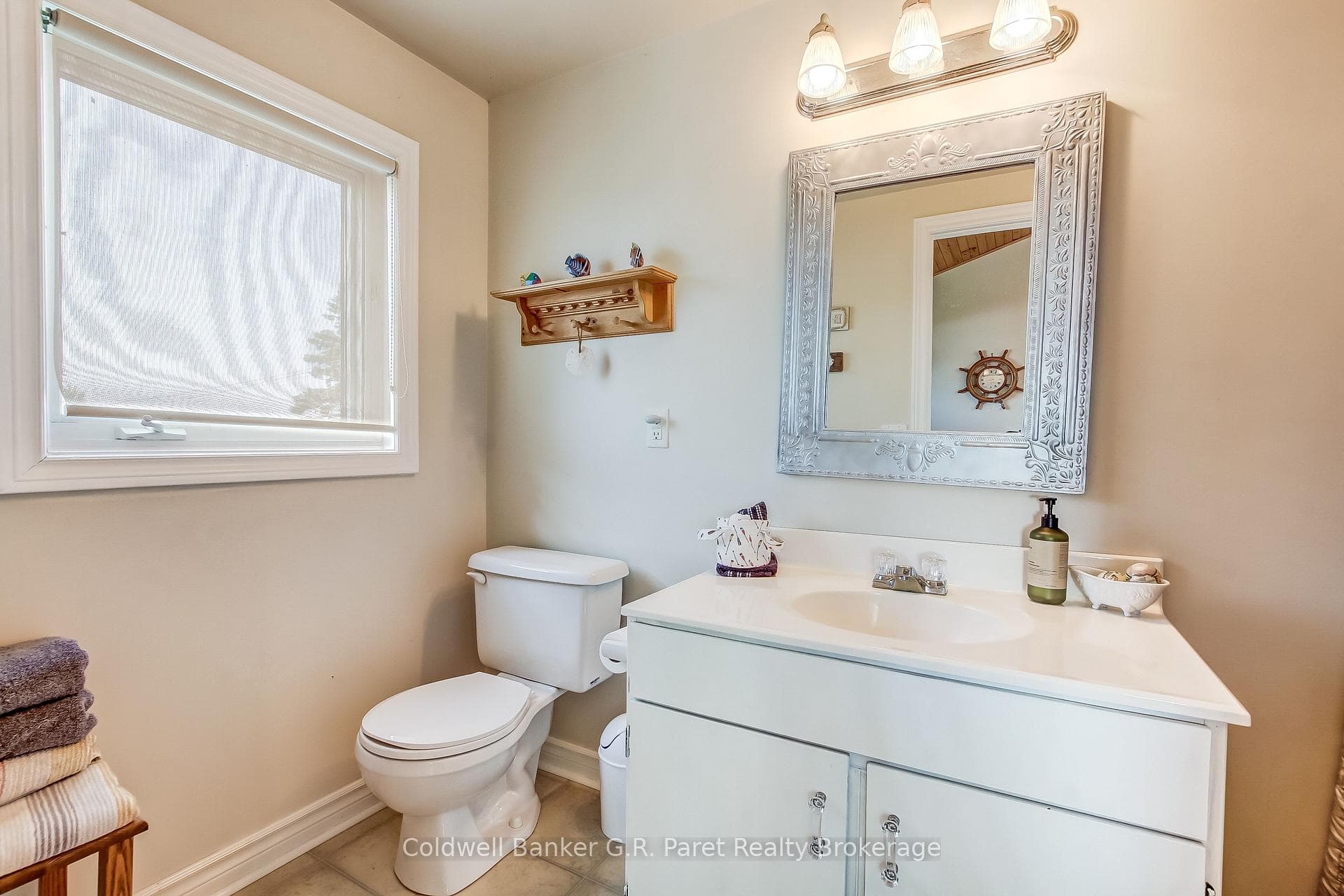 Crew's Nest - 3pc. bath.