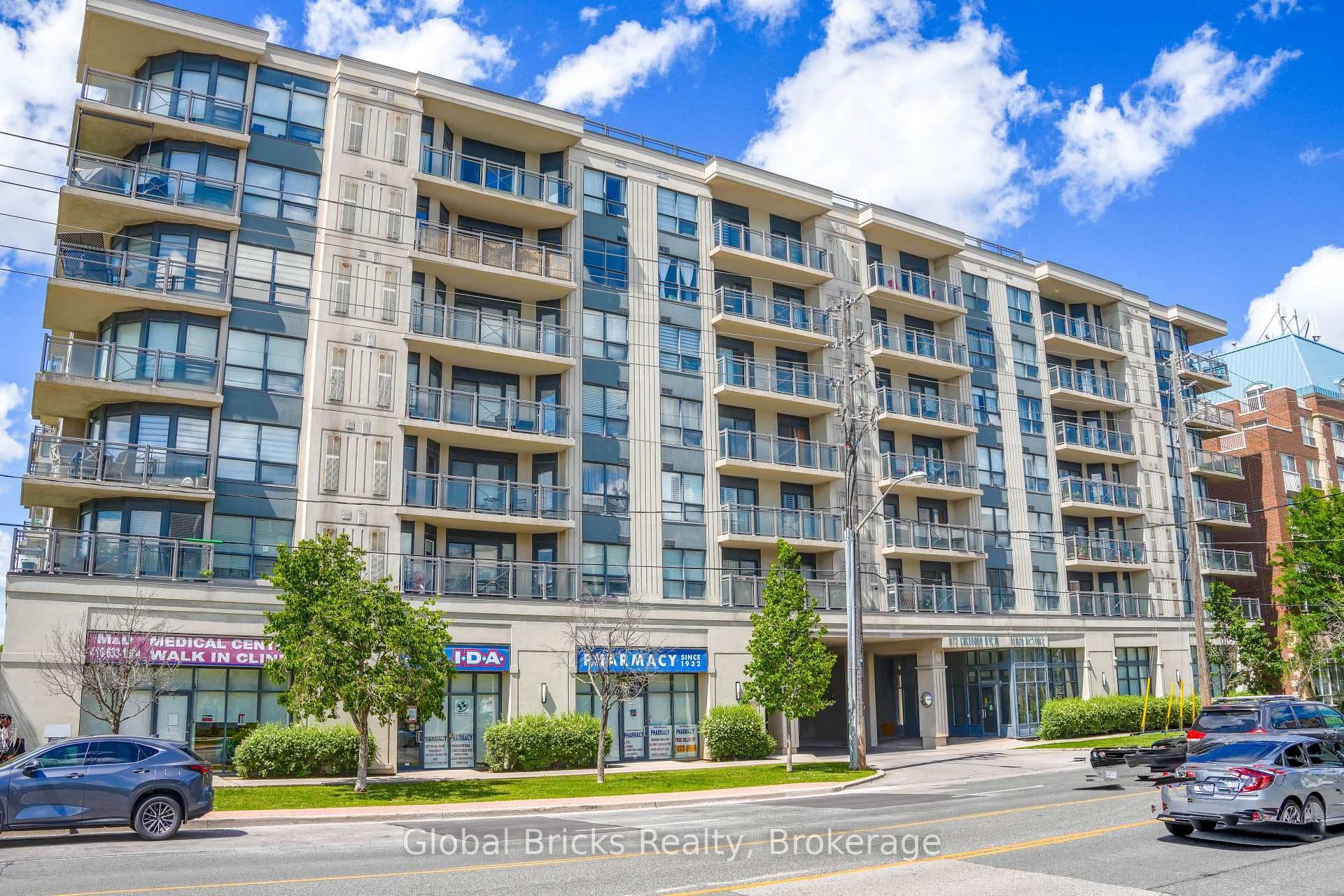 872 Sheppard Avenue photo 1