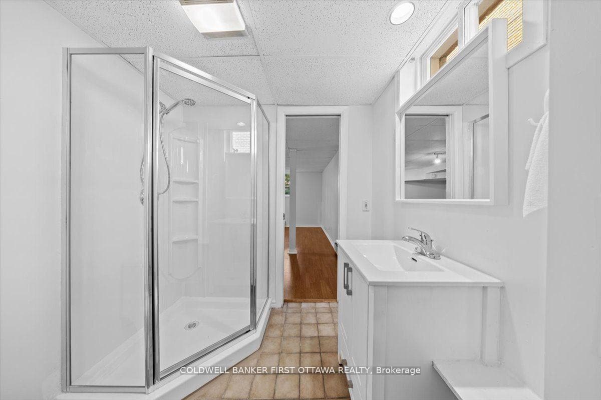 902 Watson Street photo 22
