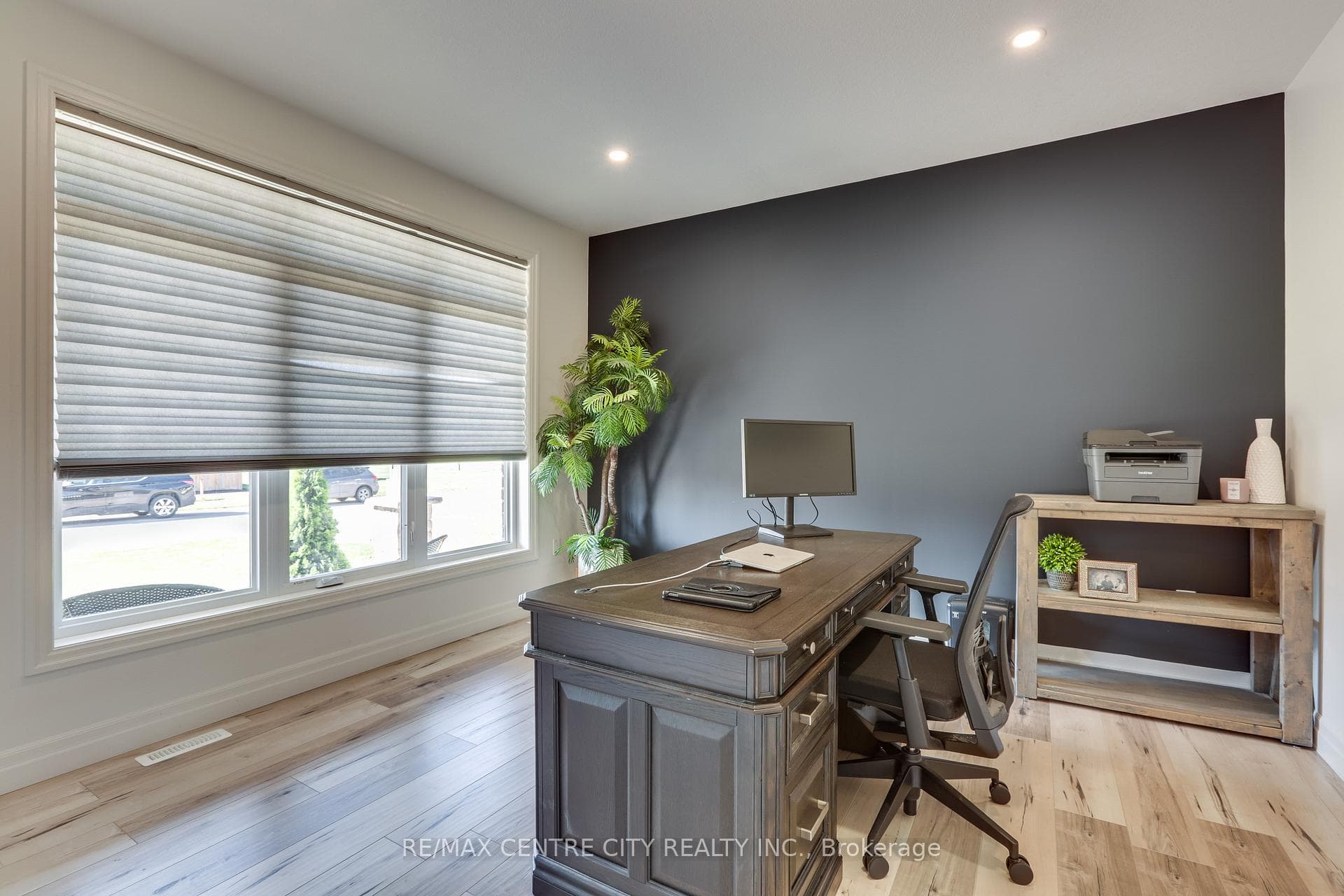 108 Stuart Avenue photo 5