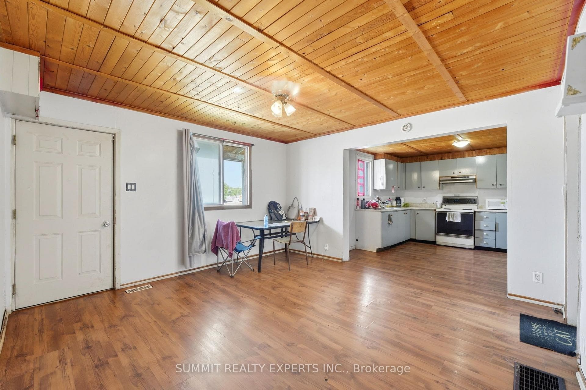 225 Ainsile Street photo 9