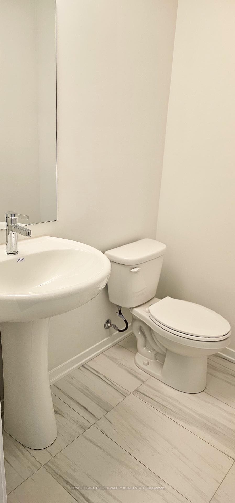 Powder Rm - Upper Level
