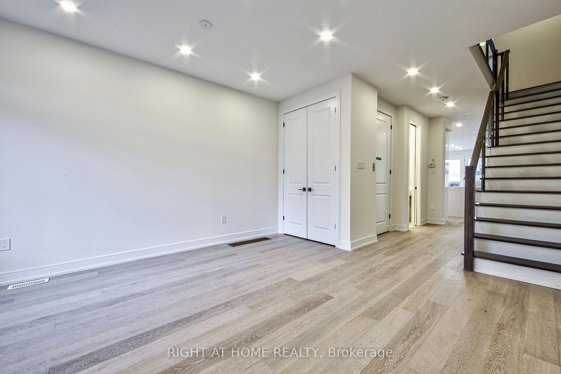 198 Mcroberts Avenue photo 3