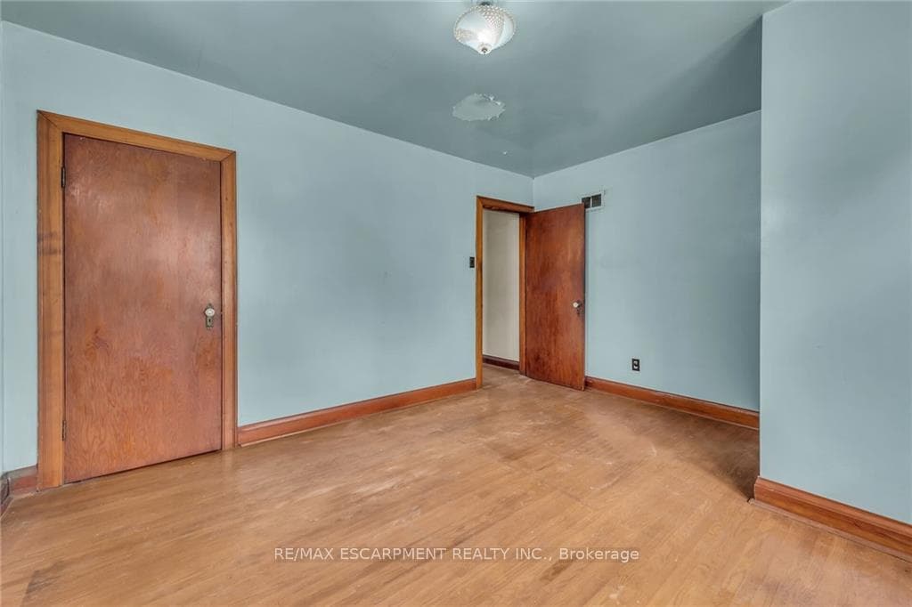 304 Wallace Avenue photo 13