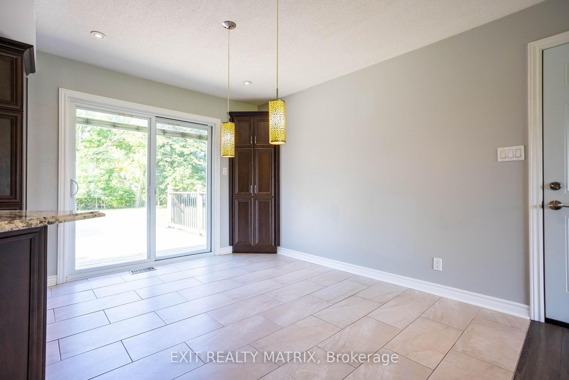 10 RALPH Street photo 12