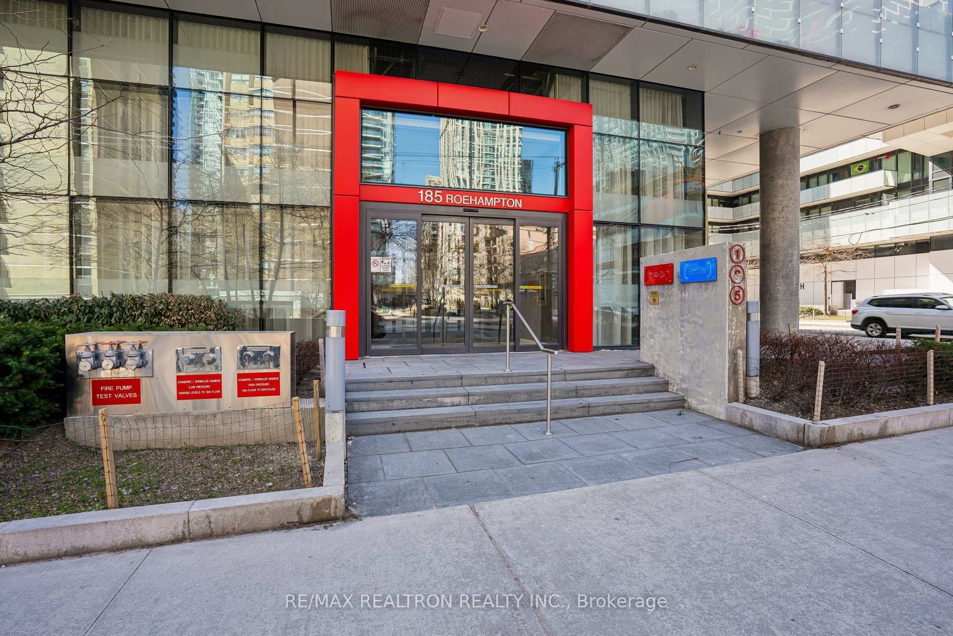 185 Roehampton Avenue Unit 1212 photo 2