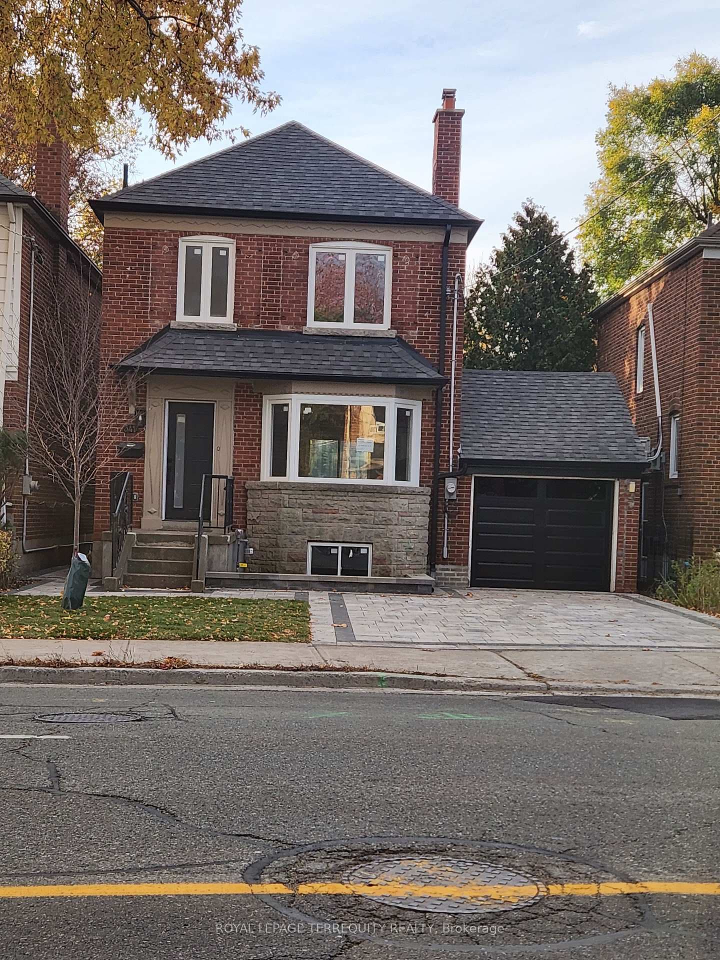 341 Lawrence Avenue photo 1