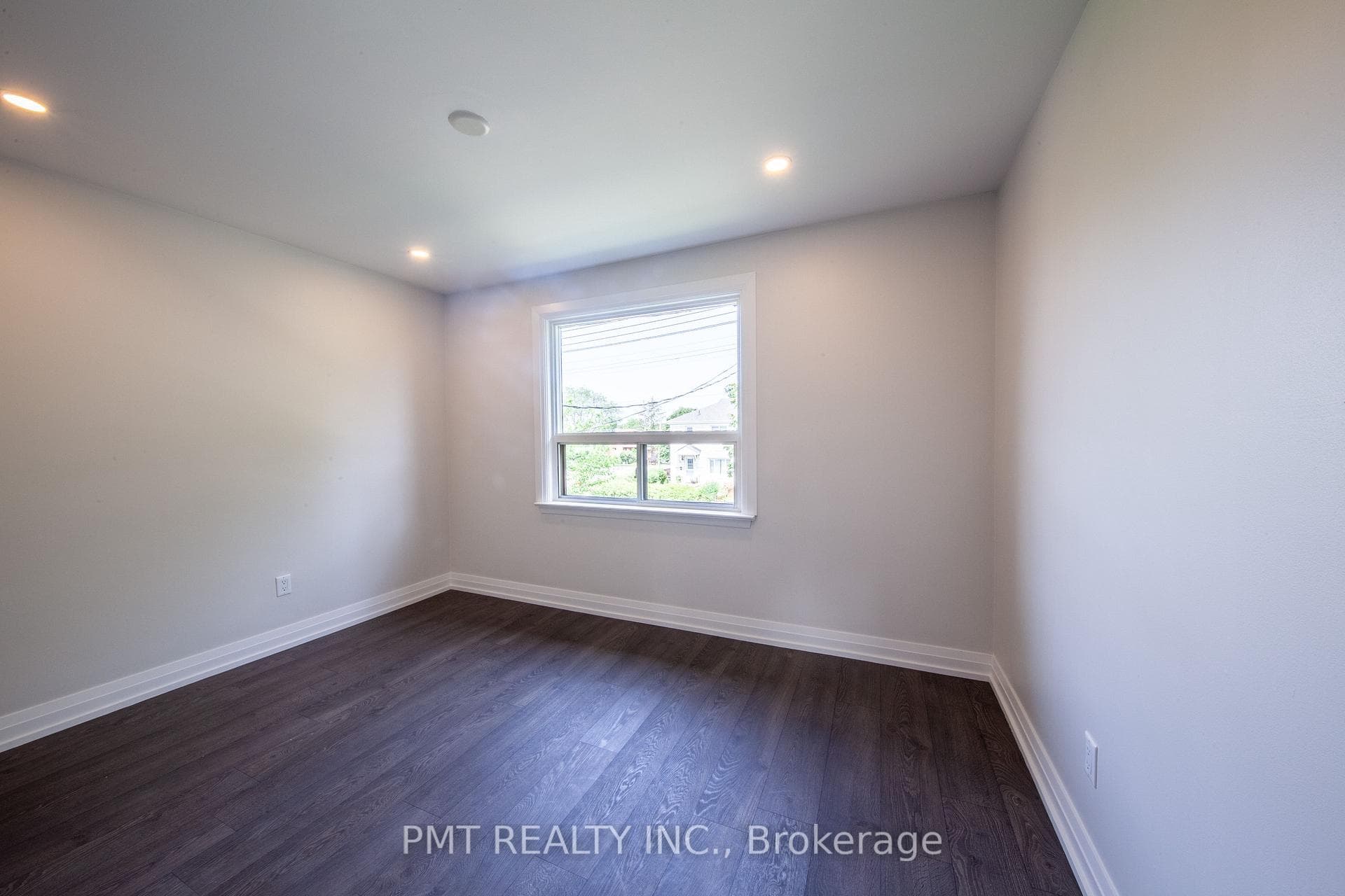 34 Robindale Avenue Unit Upper photo 5