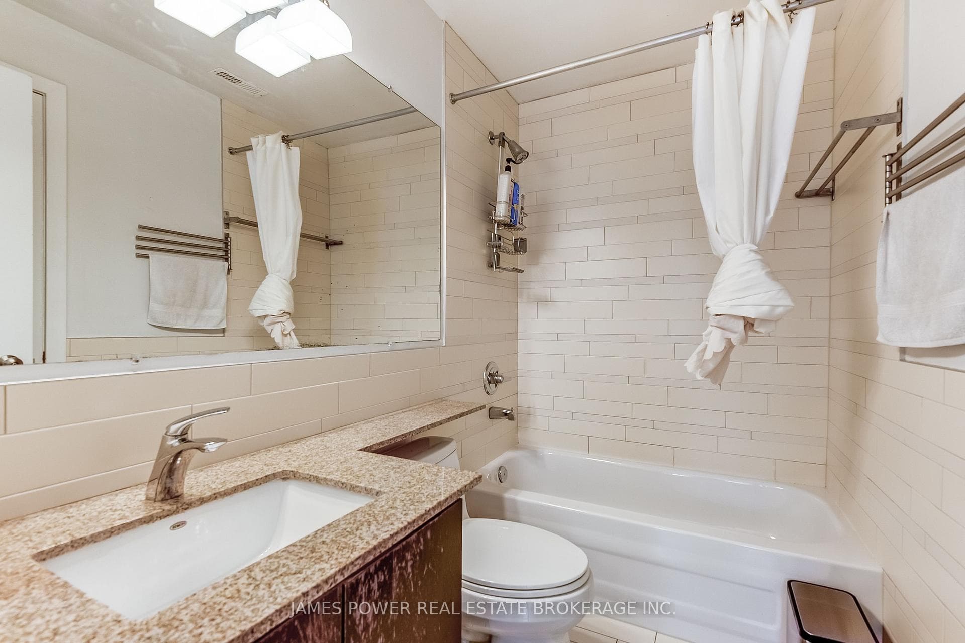 484 King Street photo 15