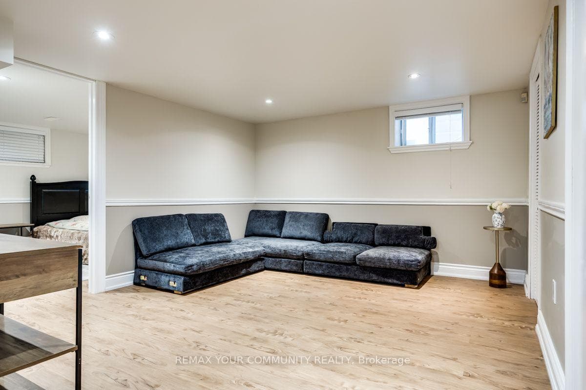 71 Hawman Avenue photo 11