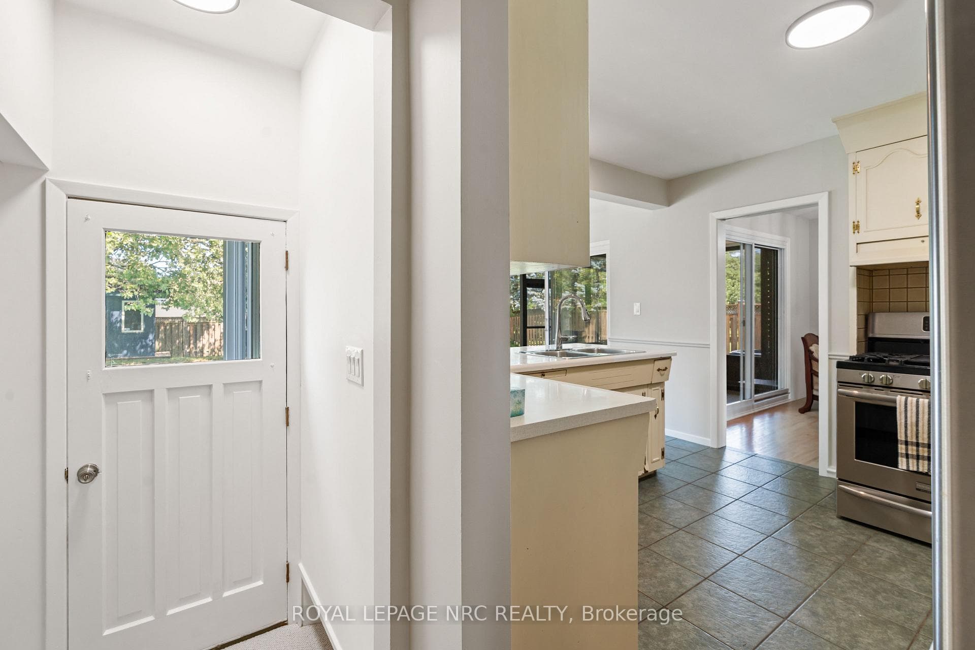 245 Riverview Boulevard photo 24
