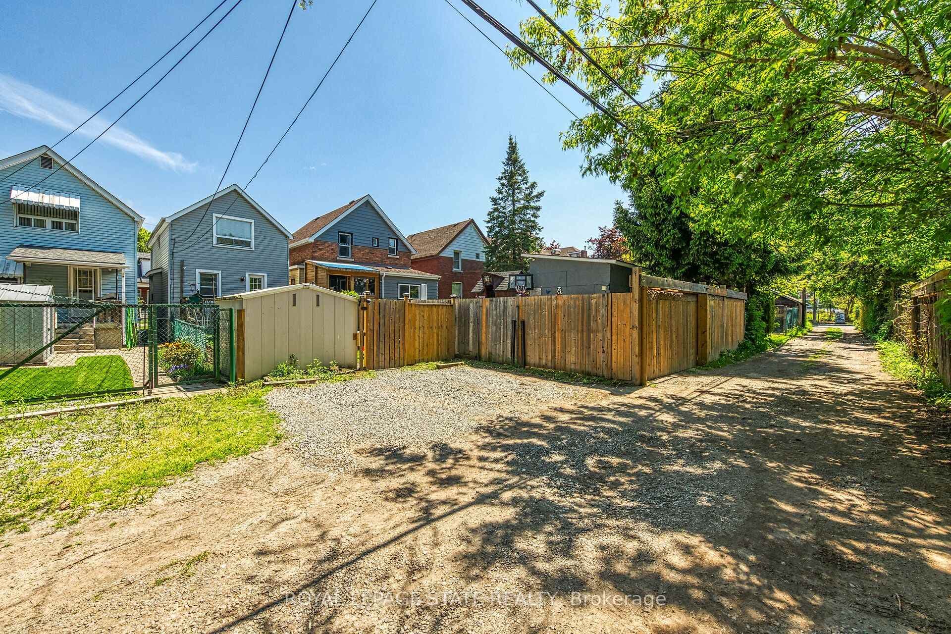105 Grosvenor Avenue photo 42